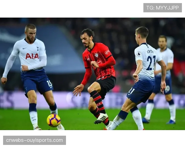 英超花絮:热刺新球场为百岁球迷举办特别生日仪式